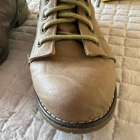 Tan boots - Picture 2 of 4